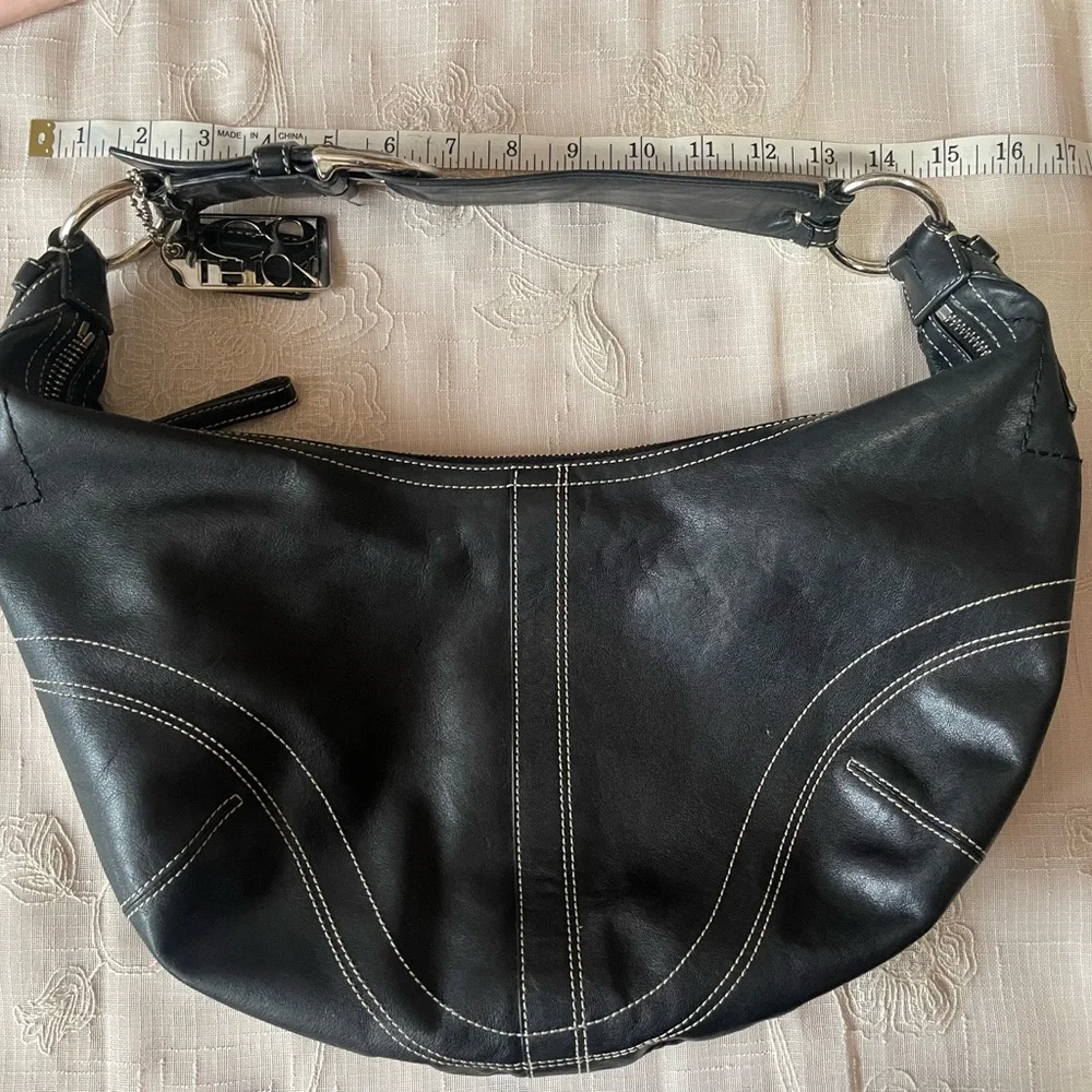 COACH Soho Hobo black leather bag chrome hardware zipper white topstitch detail - Picture 13 of 16